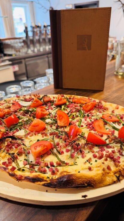 Flammkuchen Speck-Käse - Foto: AKTIVHOTEL Weisser Hirsch