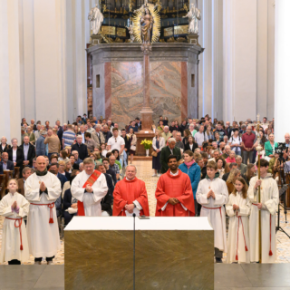 Pfingstgottesdienst in der Basilika - Foto: Josef Kuss