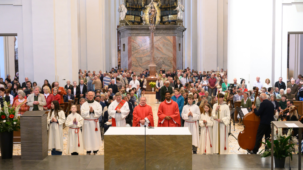Pfingstgottesdienst in der Basilika - Foto: Josef Kuss