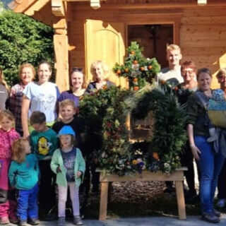 Die Bäuerinnen aus Mariazell und Mitterbach gemeinsam mit der Landjugend - Foto: Veronika Schweighofer
